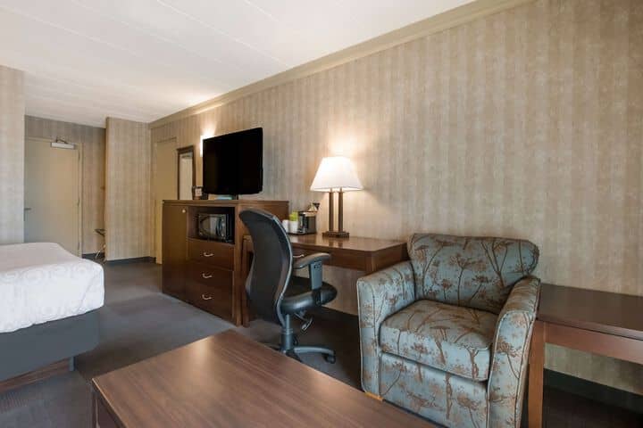 Room 53 of 118