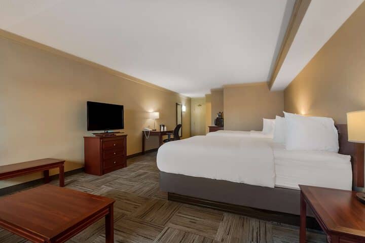 Room 51 of 118