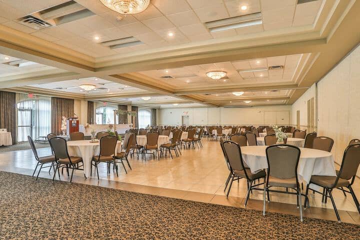 Ballroom/Hall 95 of 118