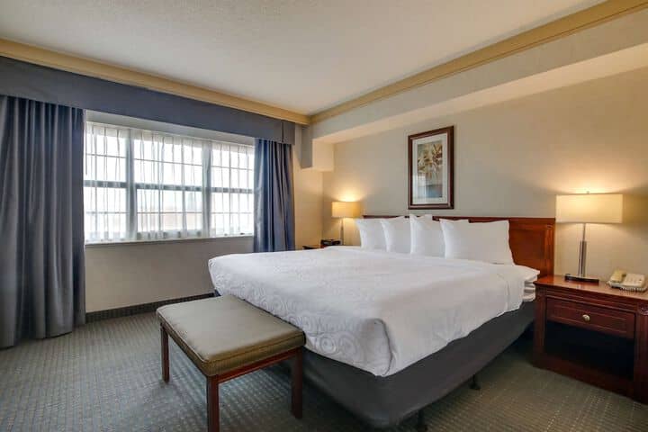 Room 42 of 118