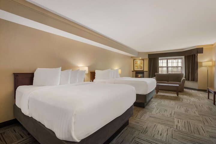 Room 52 of 118