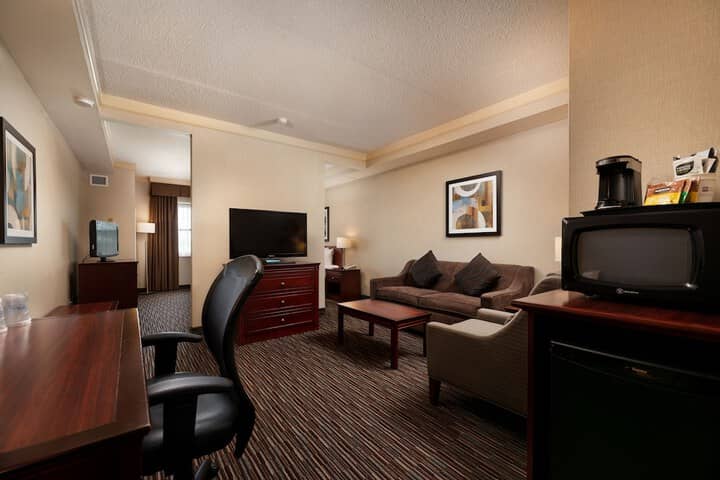 Room 10 of 118