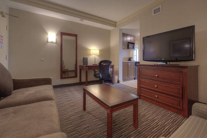 Room 9 of 118